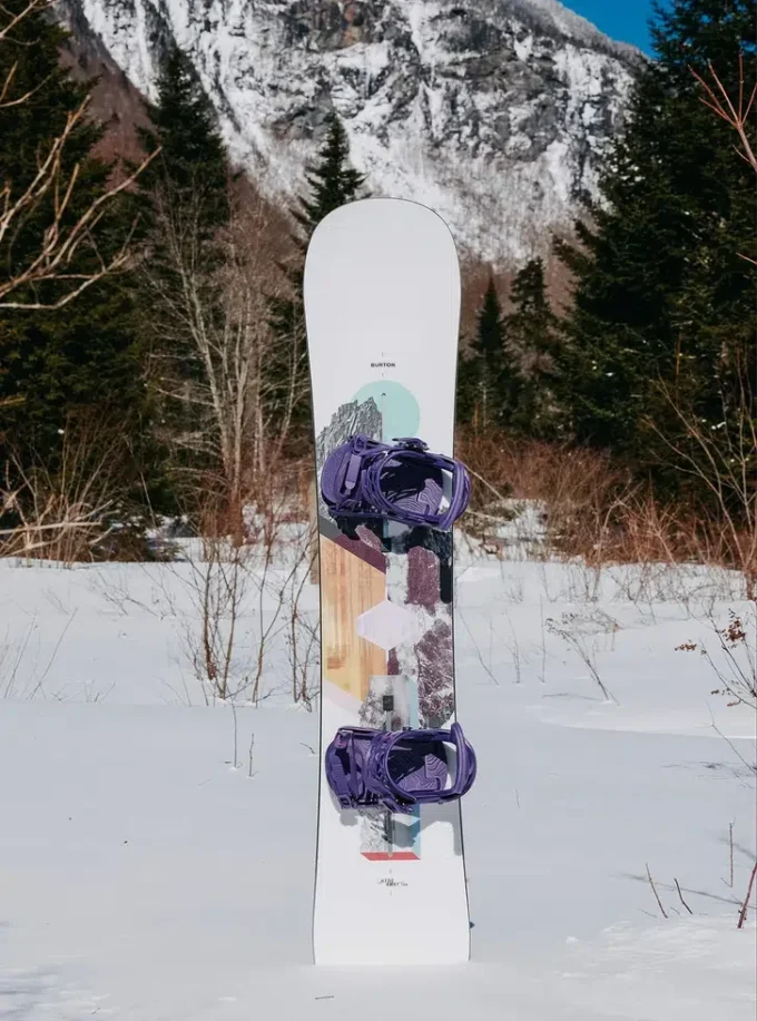 Snowboard Burton Hideaway Flat Top pentru femei