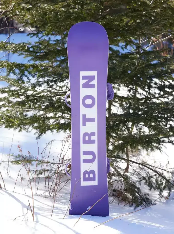 Snowboard Burton Hideaway Flat Top pentru femei