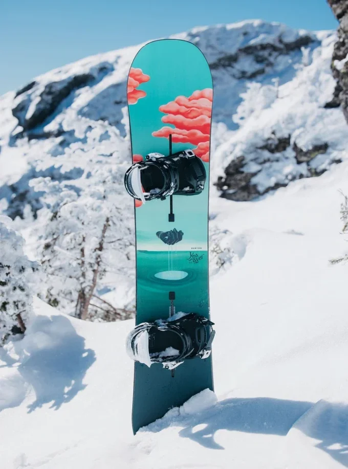Snowboard Burton Yeasayer Flying V pentru femei